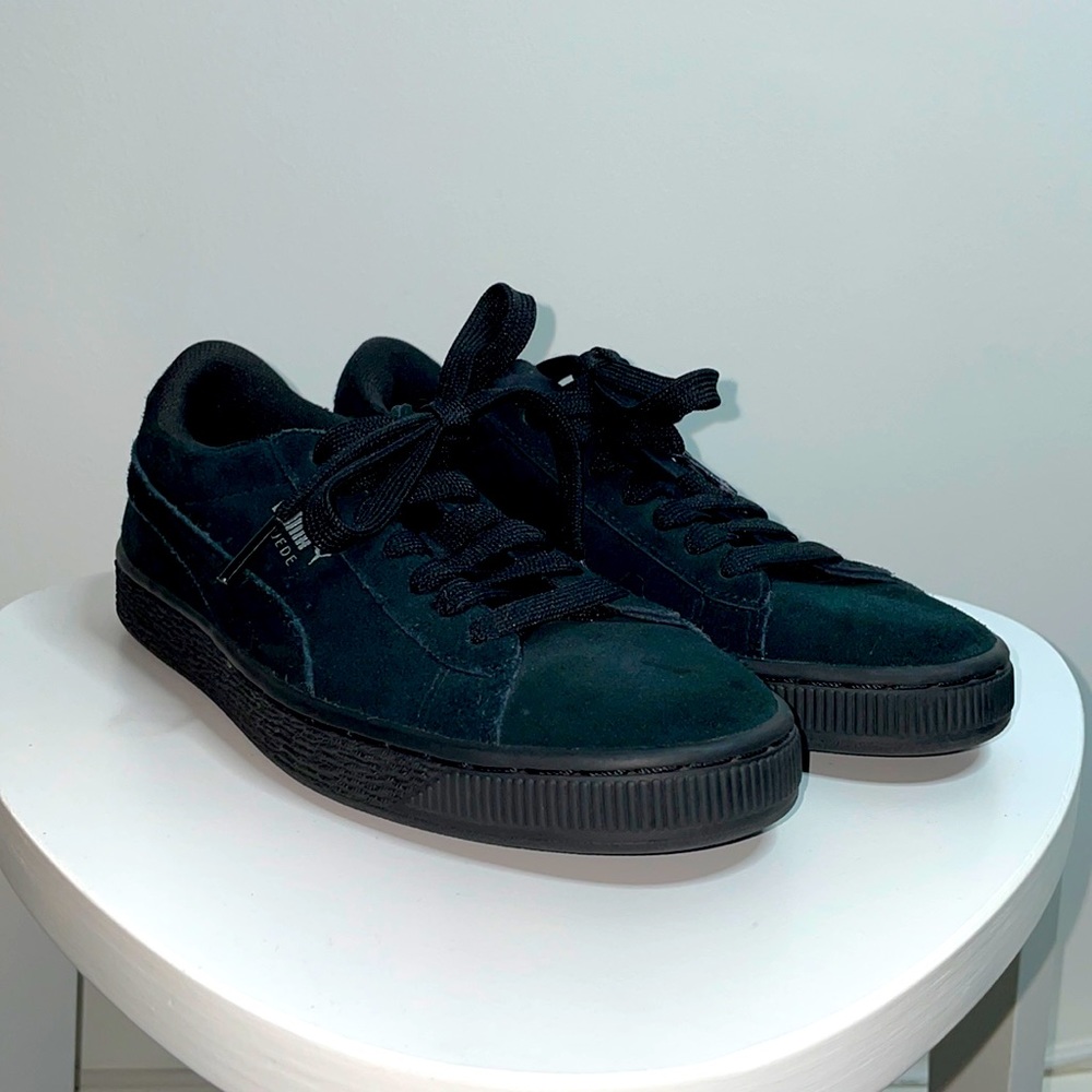 Puma Classic Sneakers in Black Suede